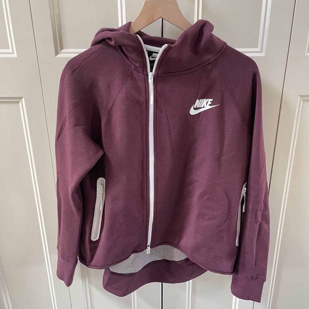 Nike Tech Cape